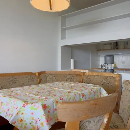 Apartament 244 *